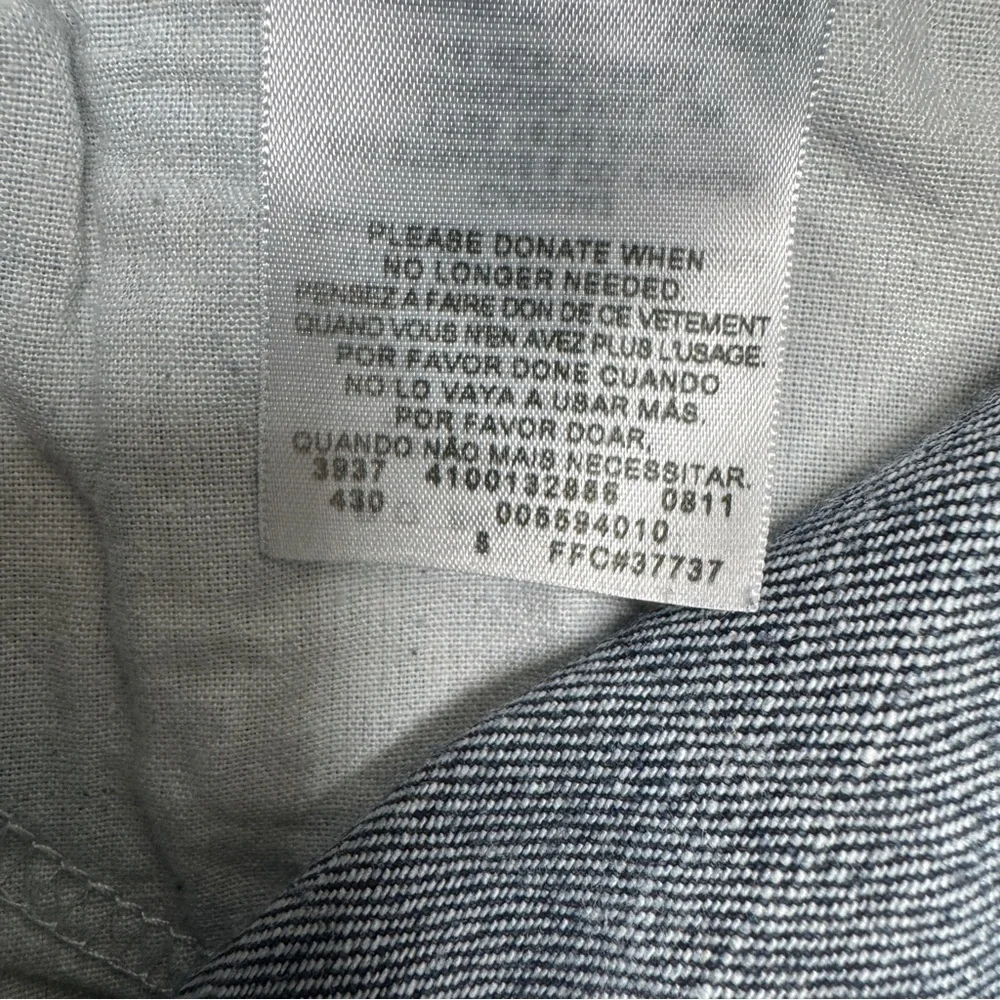 {Levi's} 